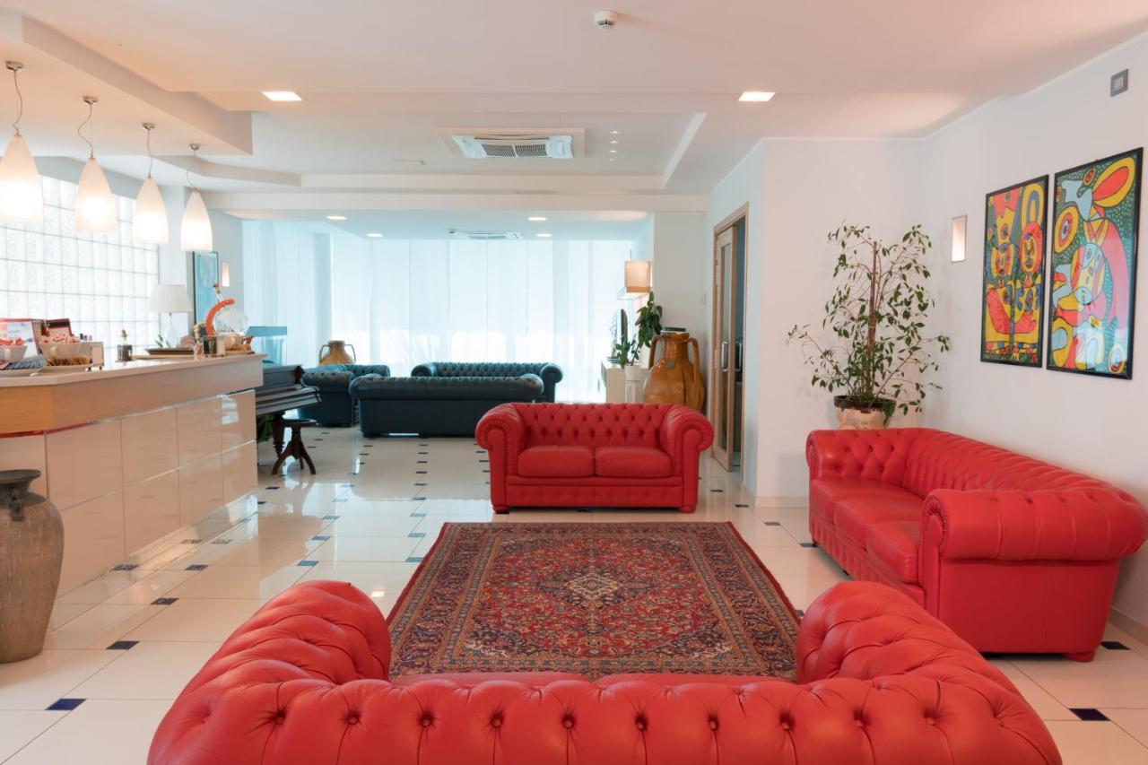 Hotel Haus Charlotte Сан-Бенедетто-дель-Тронто Экстерьер фото