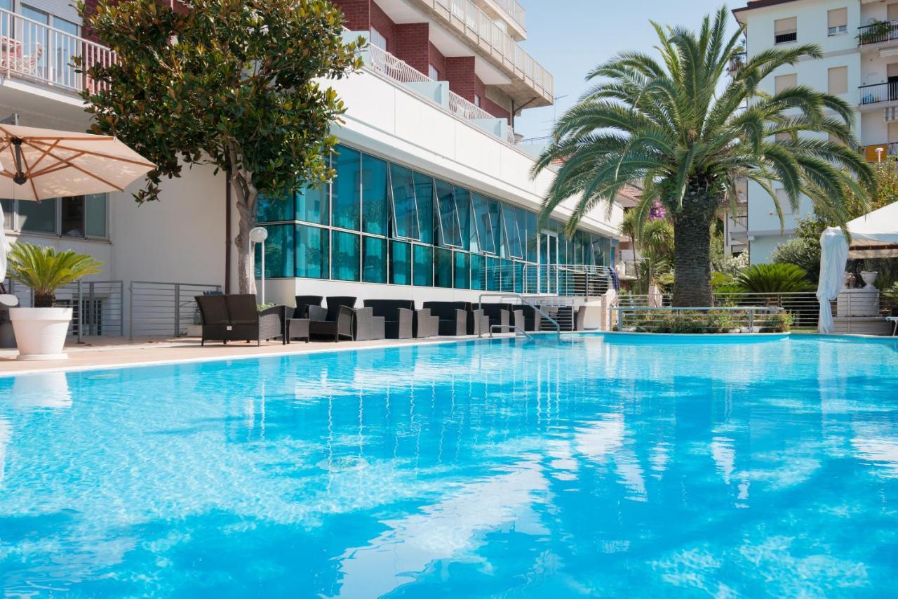 Hotel Haus Charlotte Сан-Бенедетто-дель-Тронто Экстерьер фото