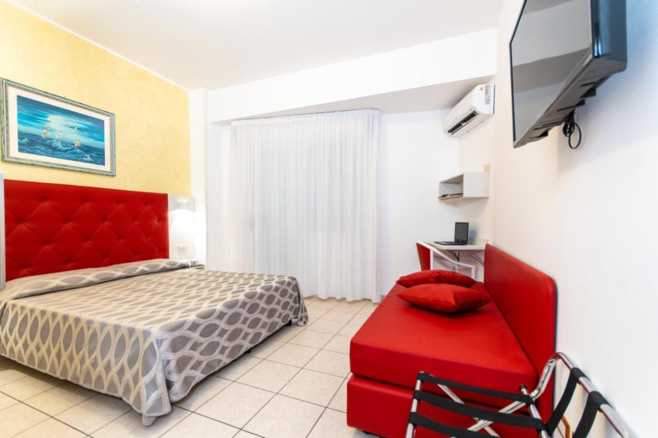 Hotel Haus Charlotte Сан-Бенедетто-дель-Тронто Экстерьер фото