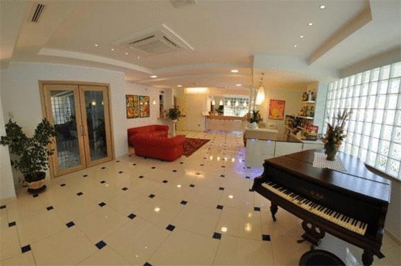 Hotel Haus Charlotte Сан-Бенедетто-дель-Тронто Экстерьер фото