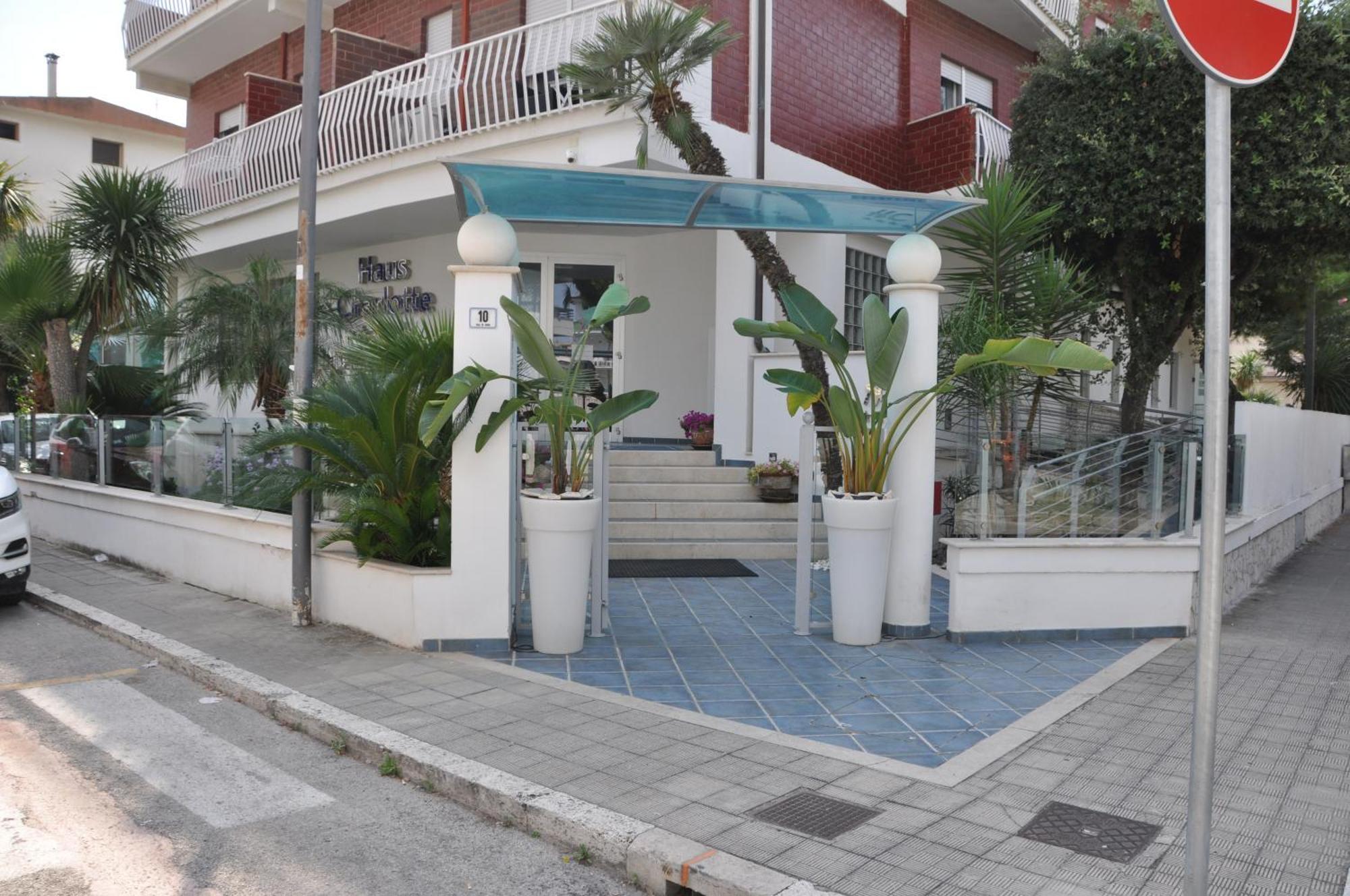 Hotel Haus Charlotte Сан-Бенедетто-дель-Тронто Экстерьер фото