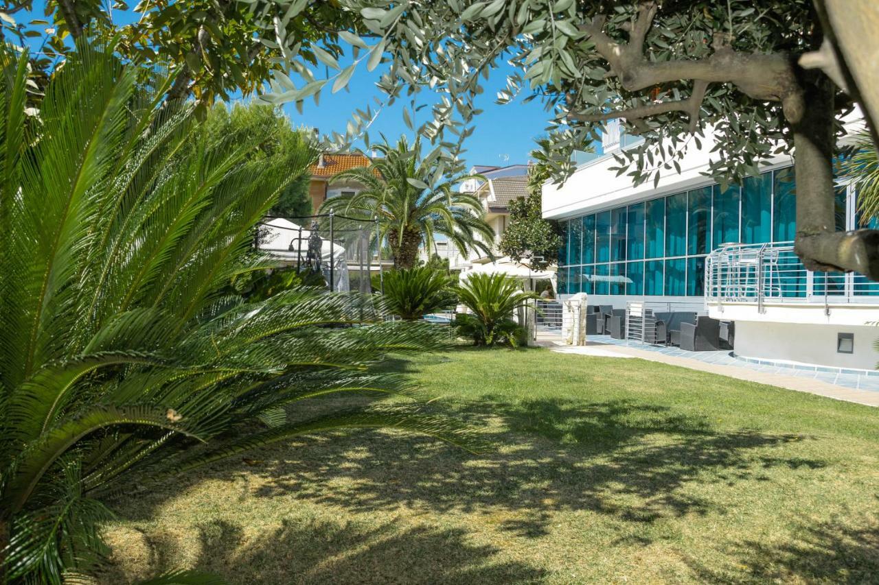 Hotel Haus Charlotte Сан-Бенедетто-дель-Тронто Экстерьер фото