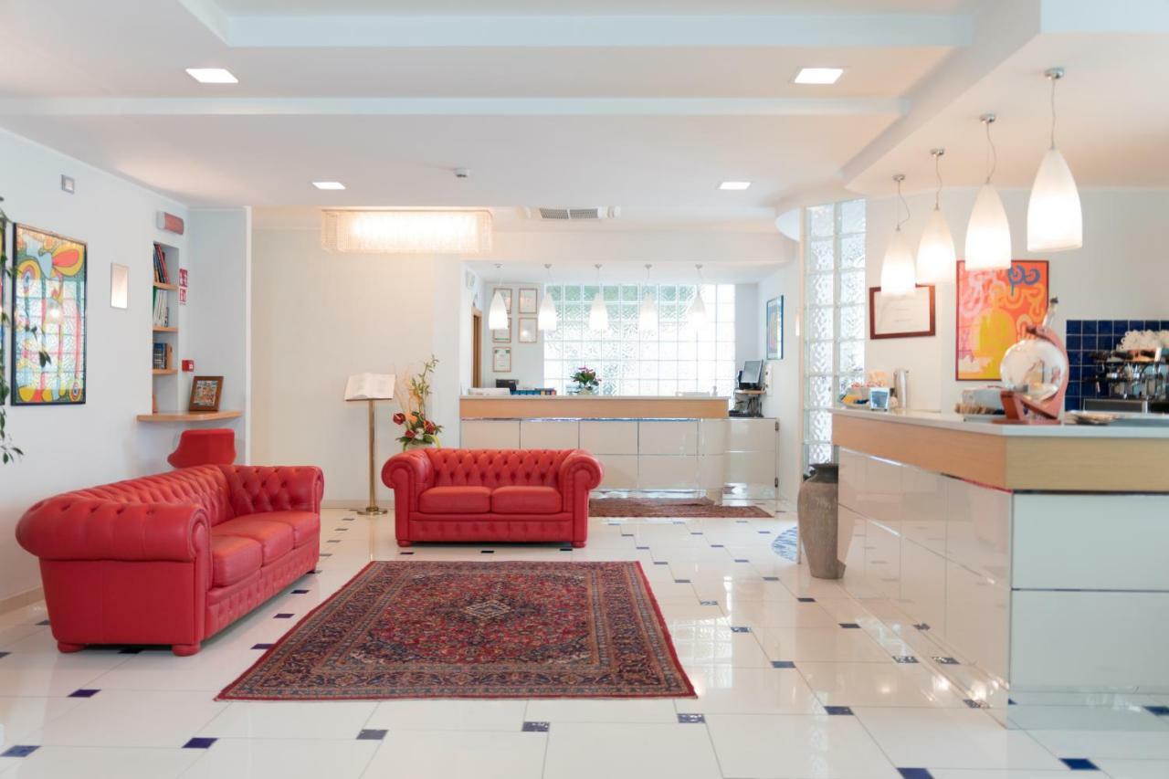 Hotel Haus Charlotte Сан-Бенедетто-дель-Тронто Экстерьер фото